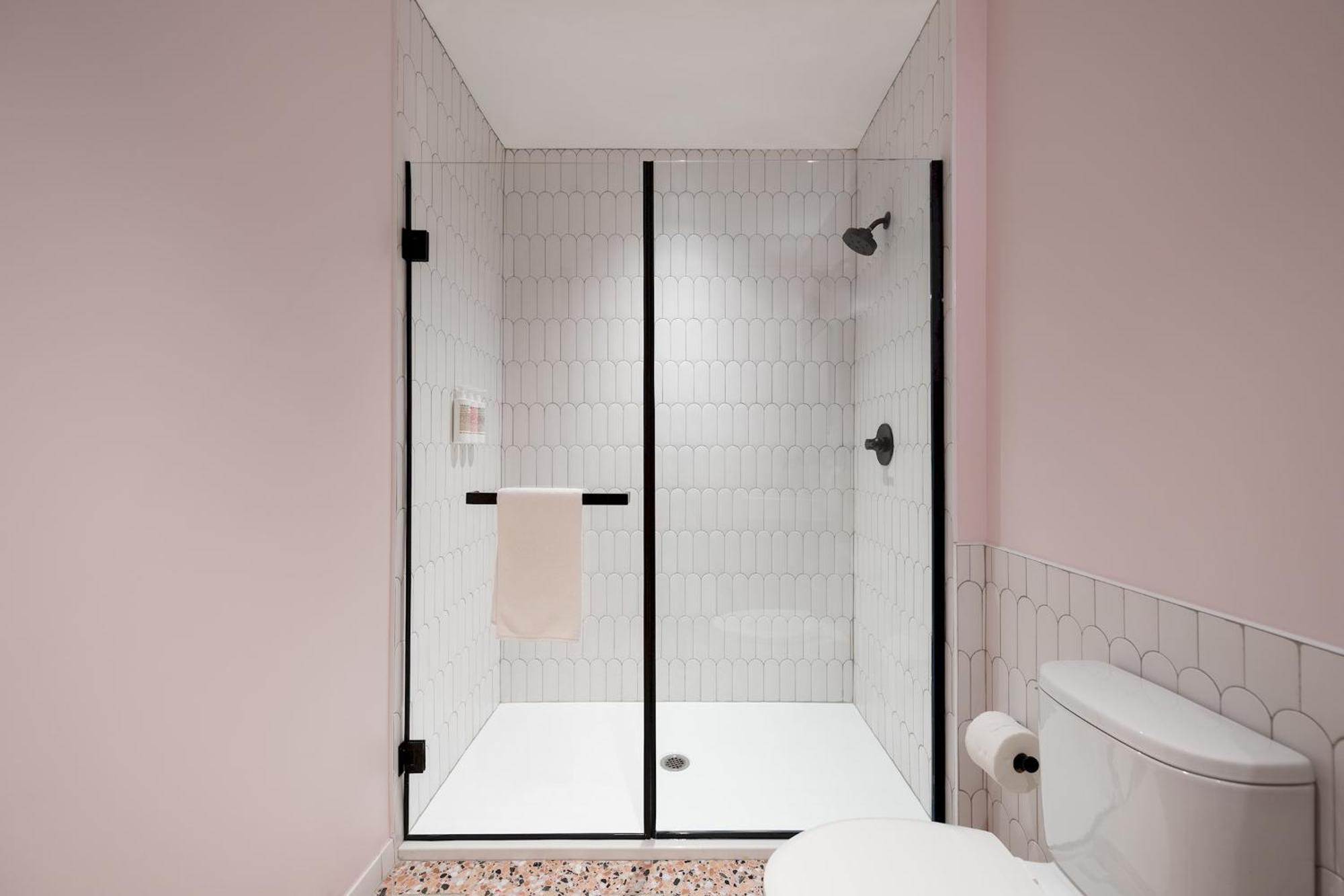 The Neighborhood Hotel Little Italy Чикаго Екстериор снимка